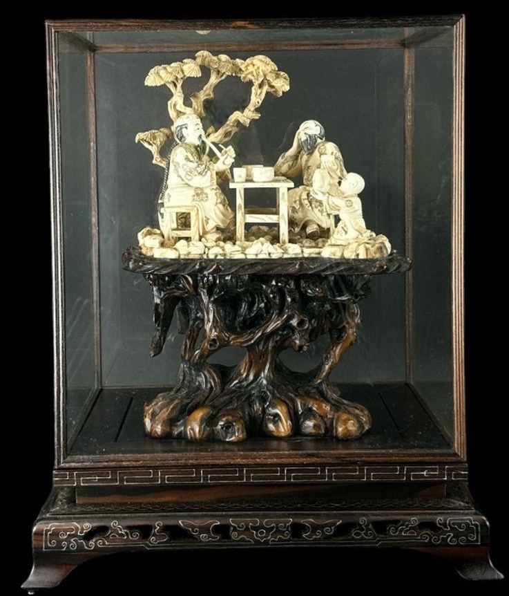 Chinese Carving Chinese Carving in its display case authentication evidence image 5